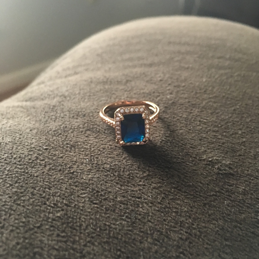 Rose Gold Square Blue CZ Stone Accent Ring - Picture 5 of 6